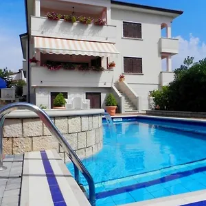 https://apartments-villa-mirjam.in-istria.net